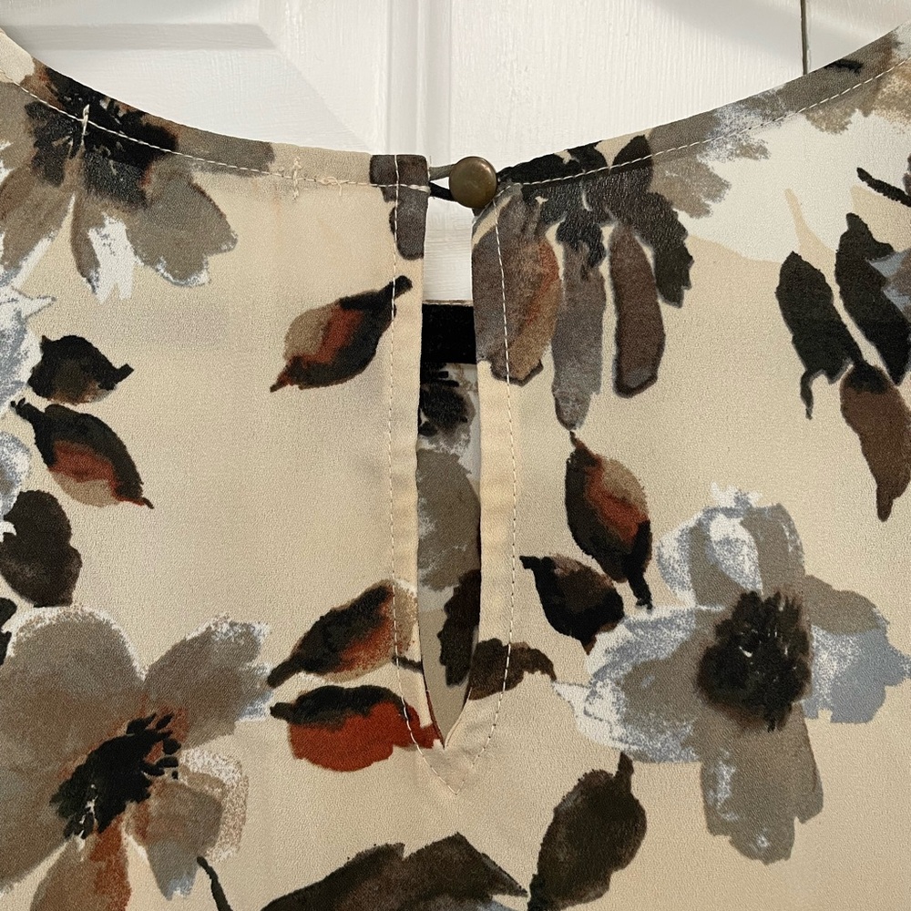 West Kei Cream Floral Blouse - Picture 3 of 9
